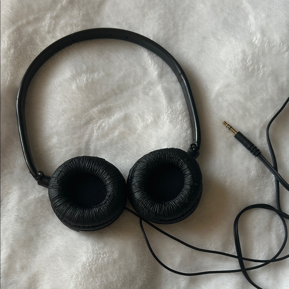 Black Coby Headphones - Picture 3 of 3